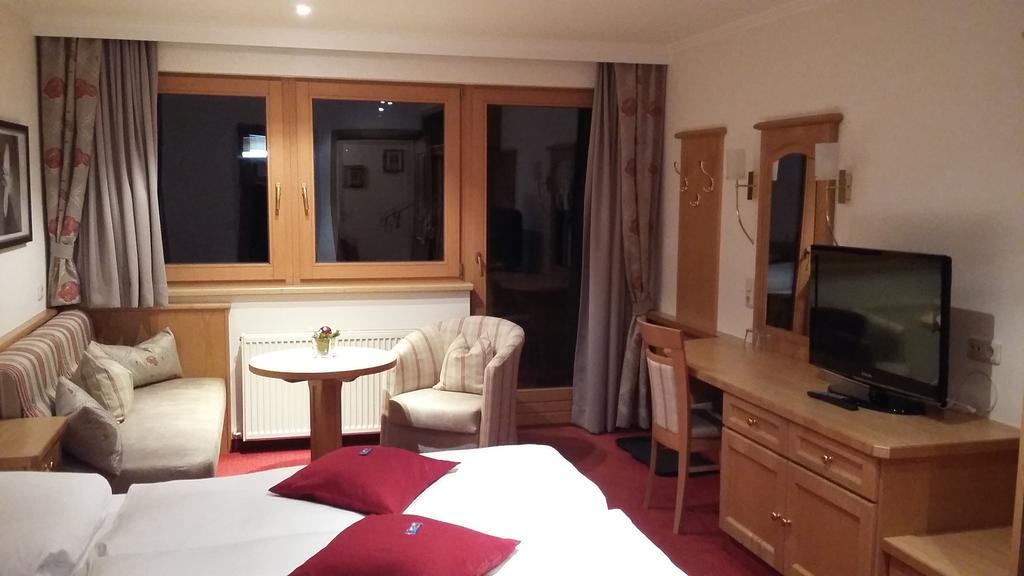 Hotel Garni Erler Mayrhofen Buitenkant foto
